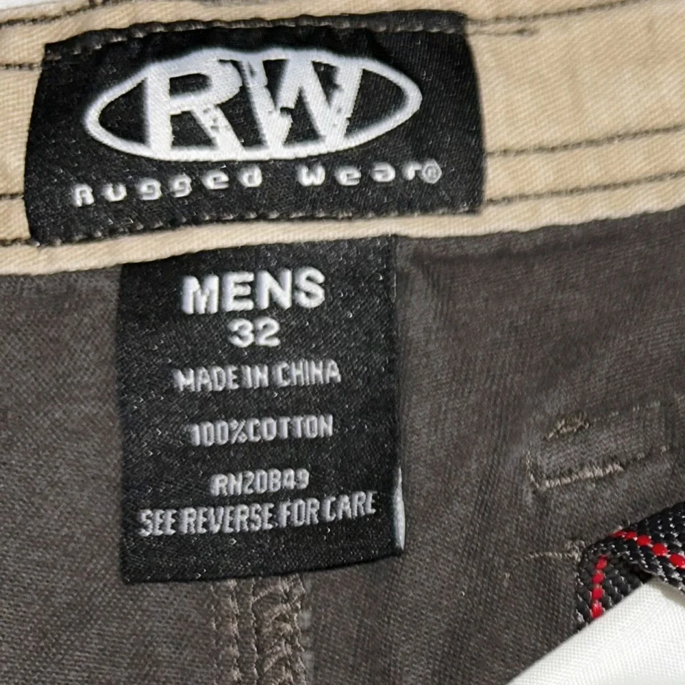 RUGGED WEAR Men's Cargo Shorts 32 Inch Waist